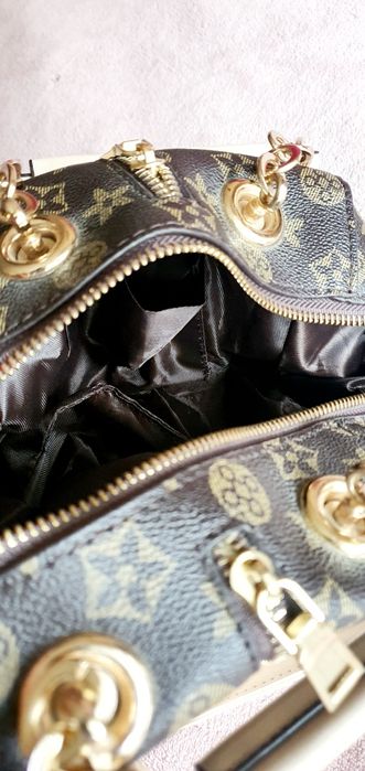 Елегантна дамска Louis Vuitton чанта в кафяво и бежово с класически мо
