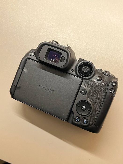 Canon r7 body + viltrox adapteri + 2 ta batareka