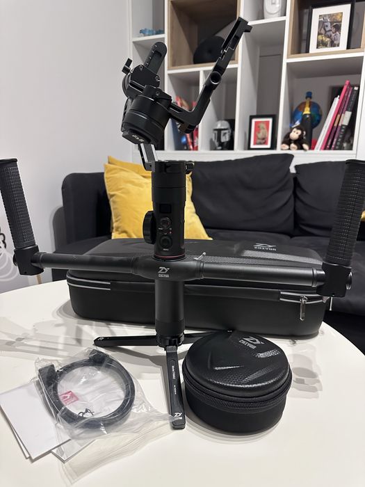 Stabilizator (Gimbal) 3 axe Zhiyun Crane 2