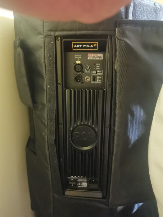 Vând set boxe active RCF art 715-a în huse cu mixer și conectica
