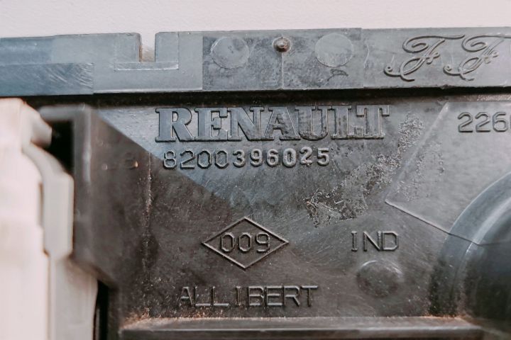 Consola Start Stop Renault 8200396025 Renault Espace a 4-a generatie