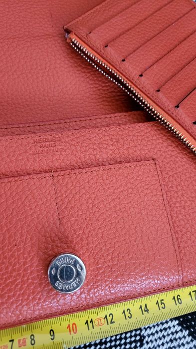 Portofel portocaliu piele. Folosit des dar ingrijit, stare buna