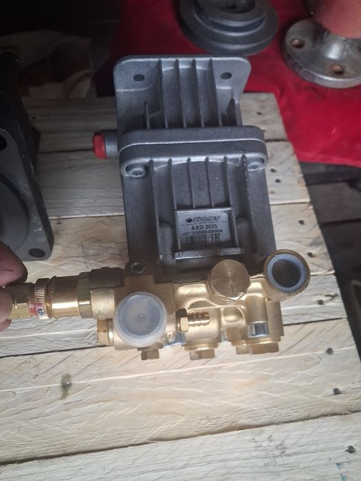 Pompe hidraulice de tractor