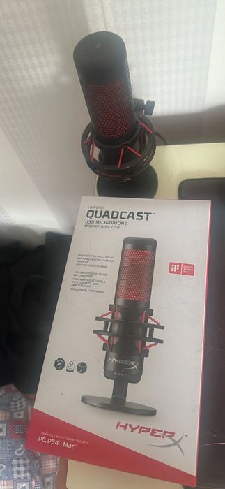 Продавам микрофон hyper x