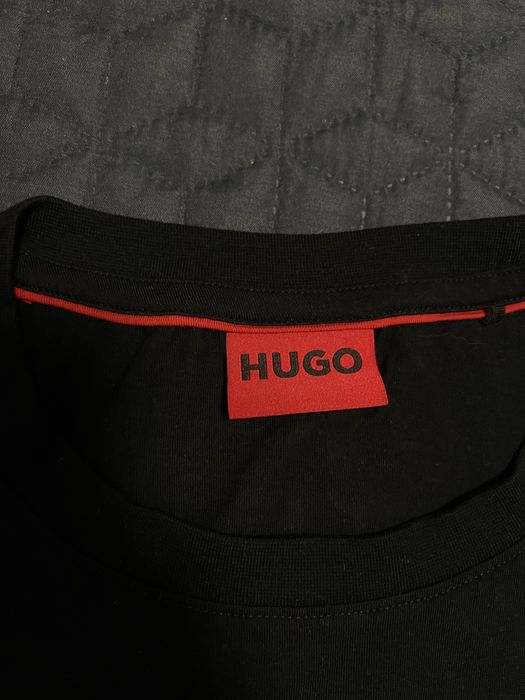 Тениска на Hugo.