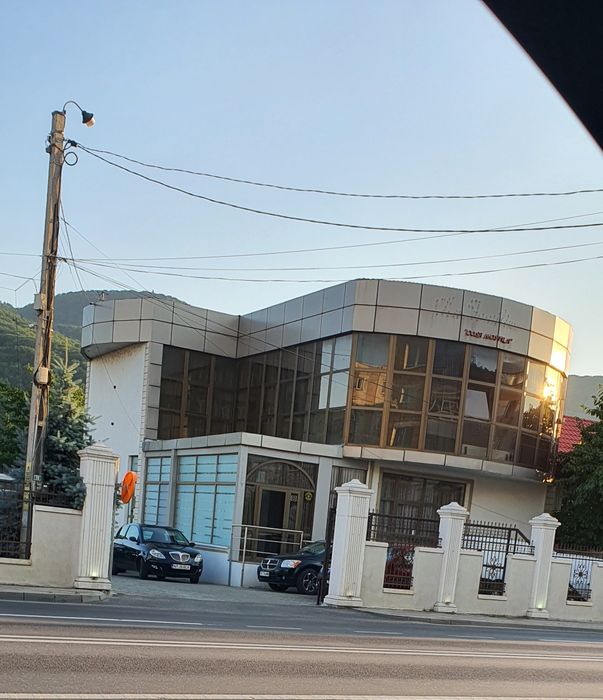 Spatiu comercial 300 mp stradal cu parcare