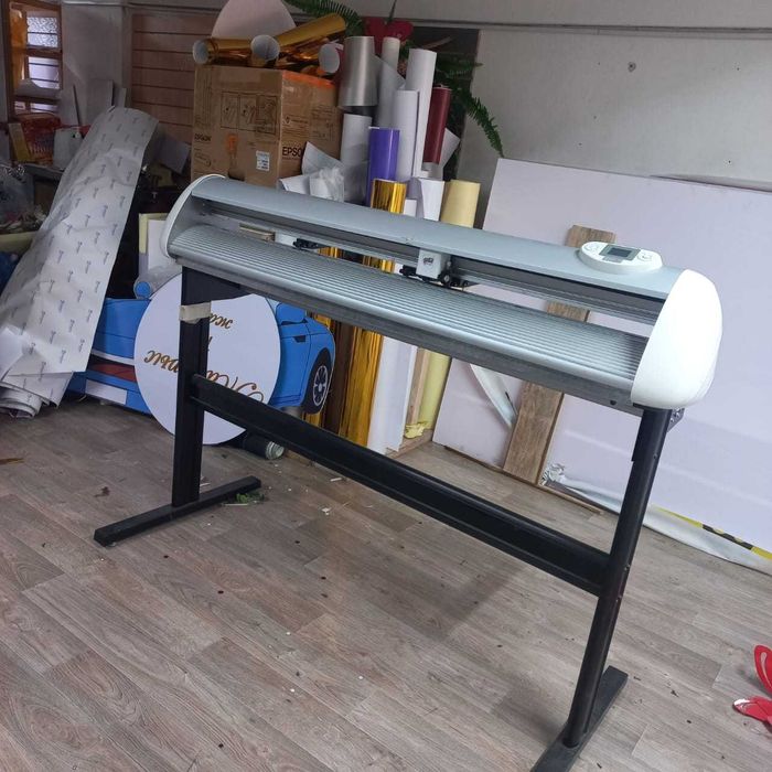 Продам режущий плоттер б/у