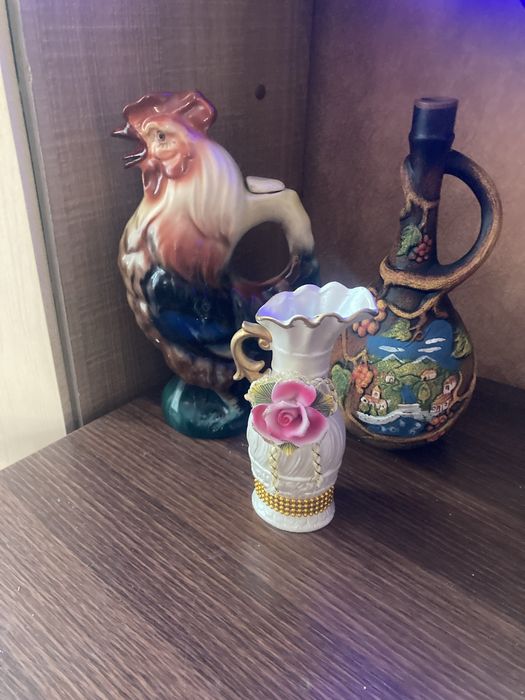 Кувшины и кувшинчик продам.