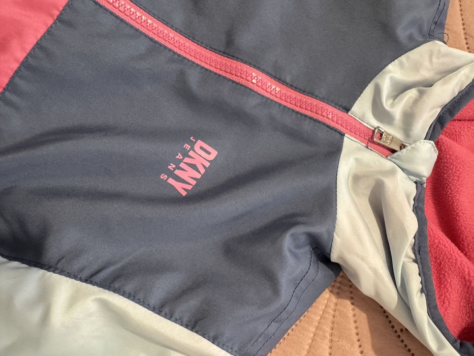 DKNY оригинално яке 104 размер 3-4 годинки