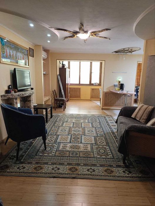 V2068 ПРОДАЕТСЯ 3/5/5 на:  Ц-1 Ор.р: Street 77 70м2