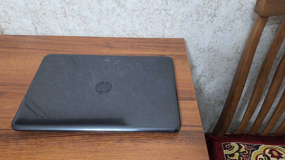 Ноутбук HP 15 with AMD Radeon R4 Graphics and AMD Radeon R5 M330