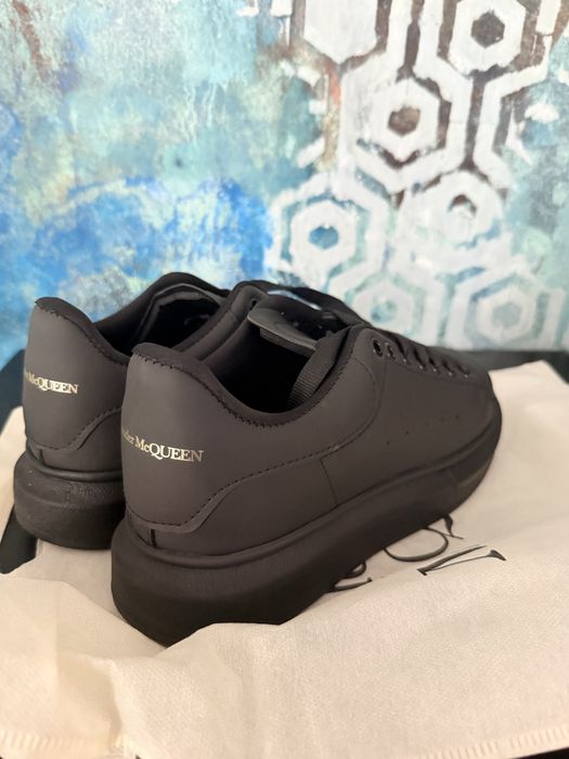 Adidasi Eleganti Alexander McQueen