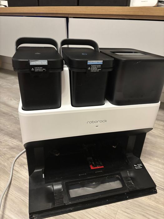 Statie de curatenie Roborock