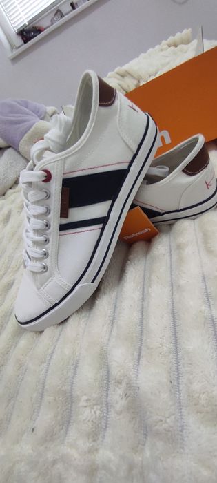 Чисто нови мъжки кецове 44 номер, стелка 28, 5 см оригинални.