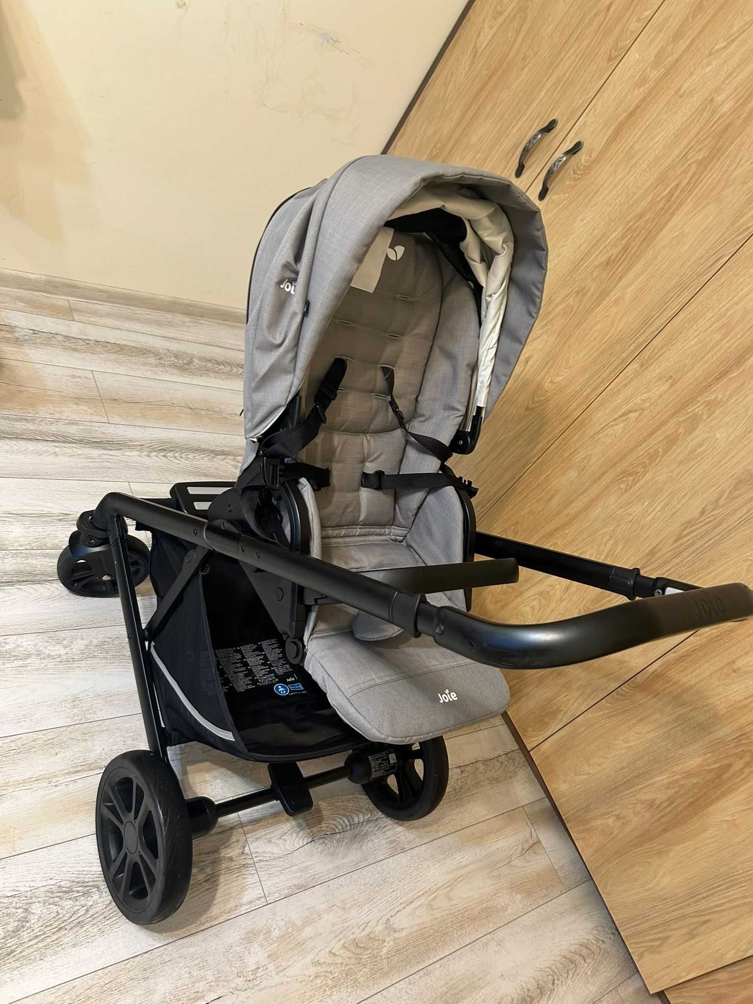 Joie căruț+landou+ scoica 3 în 1 aproape că nou
