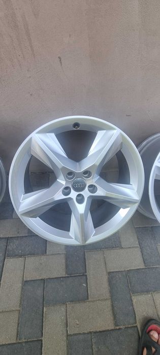 Jante R19 Audi  8.OJ×19H2 ET 28