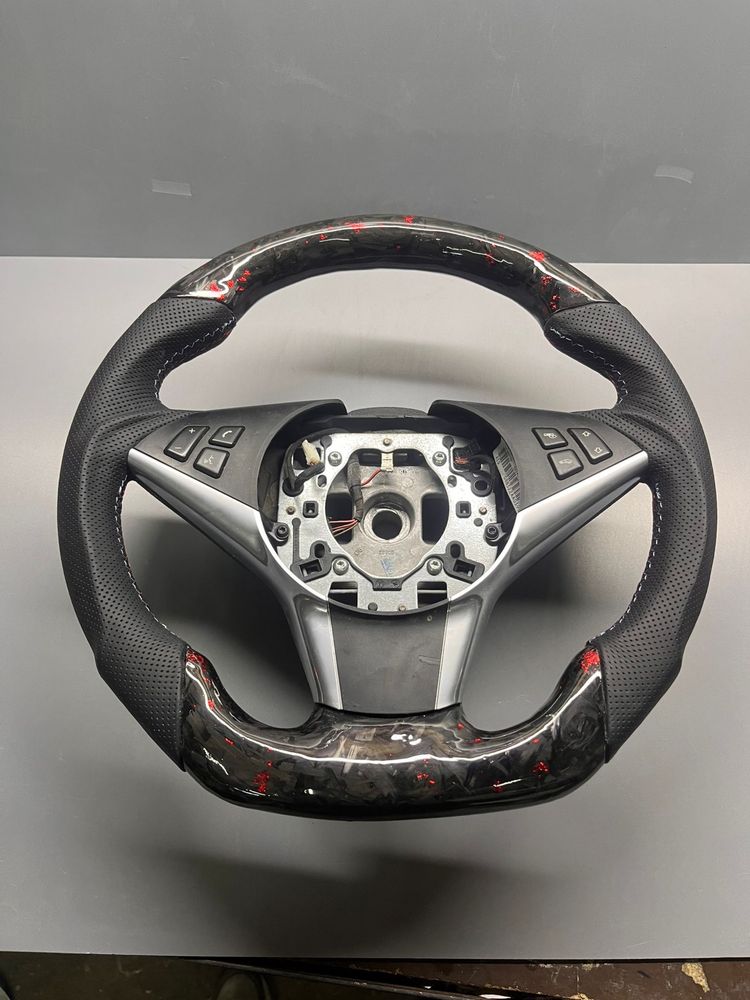 Retapitare volan modificare personalizare volan piele carbon