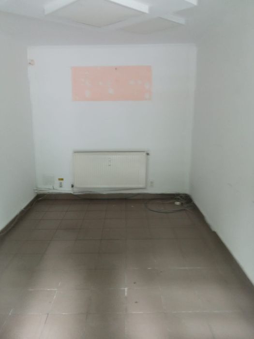 Vând spațiu comercial