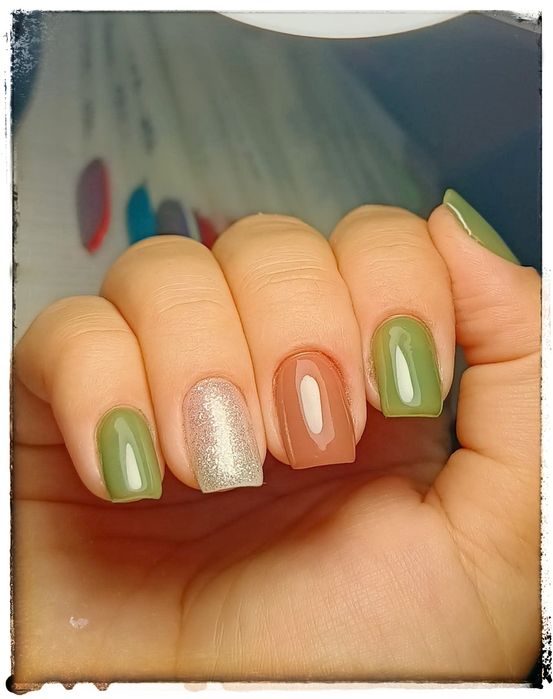 Realizez unghii cu gel și oja semipermanenta in sectorul 4, București