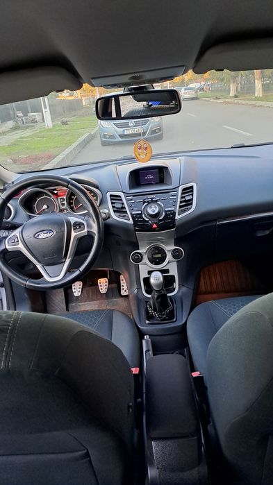 Vând ford fiesta 1,6 tdci full opțion