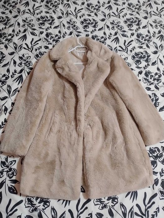 Зимно бежово палто