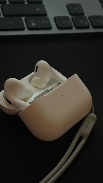 Apple AirPods Pro 2 (Type-C & Wireless Charging Case)