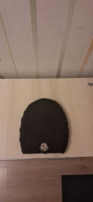 Шапка на moncler оригинална