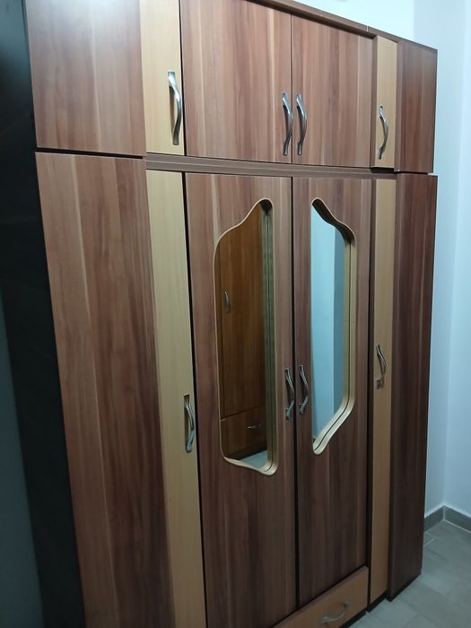 Vând șifonier stare bună, convenabil