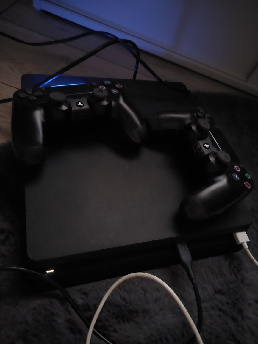 PS4 SLIM 1TB + GTA 5 [ fără cutii]