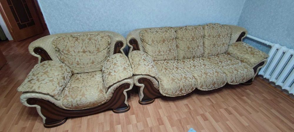 диван и кресло в гостиную