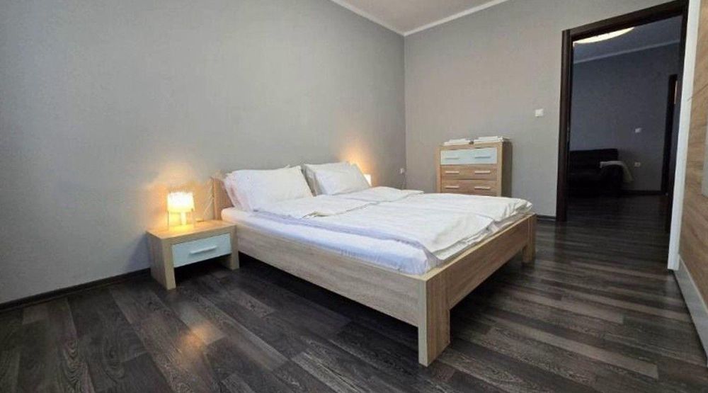 Тристаен апартамент под наем в центъра на София, 2213259