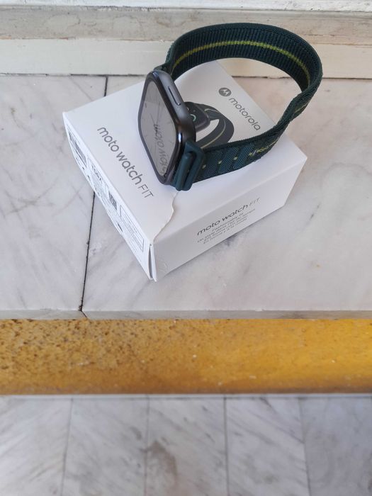 Часовник : Moto Watch FIT