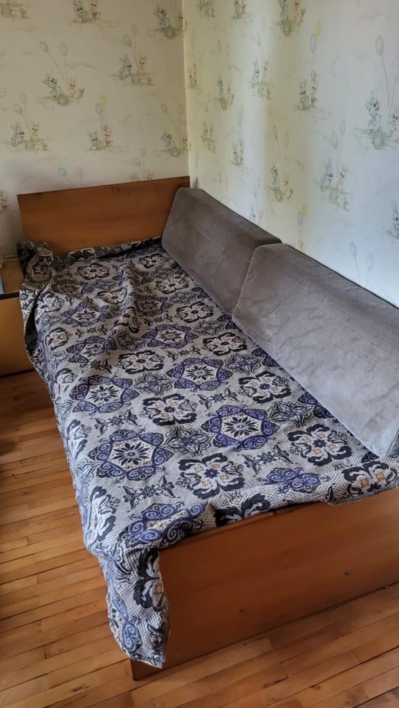 Продавам 2бр. единични легла