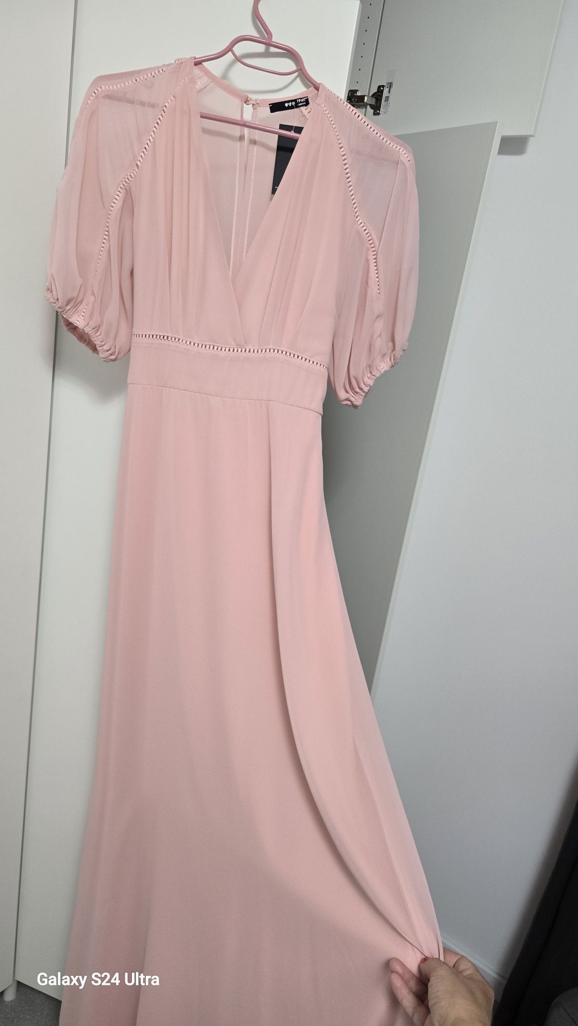 Rochie noua, lunga , cu fermoar pe spate.