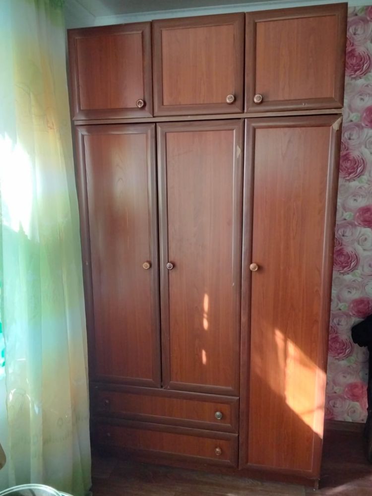 Продам шкаф срочно