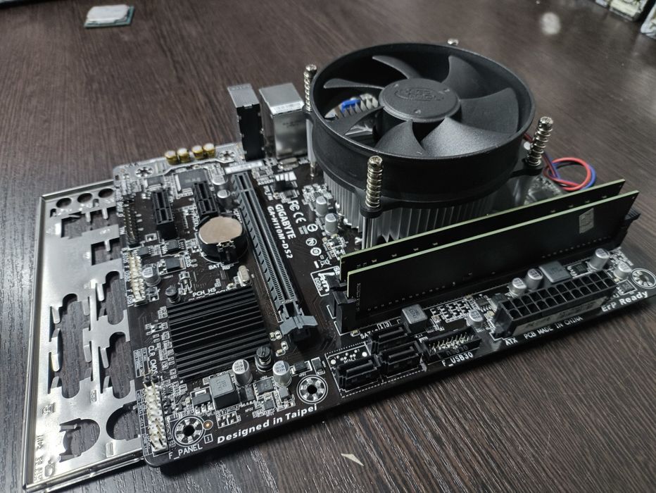 Gigabyte H110+i3 7100+8Gb