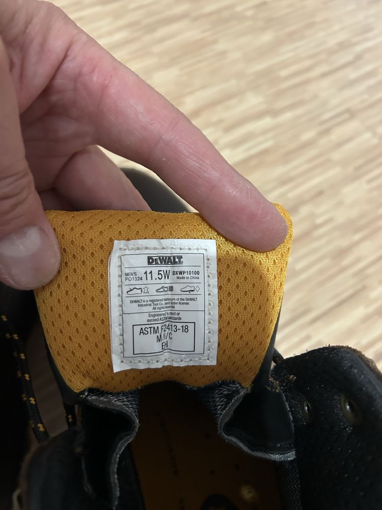 Работни обувки Dewalt