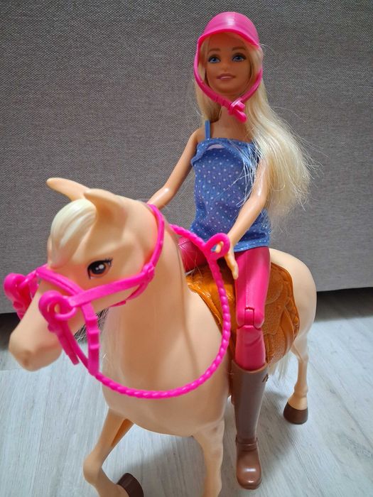 Set de joaca cal cu papusa Barbie