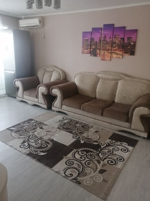 Хороший качественный диван район спутник