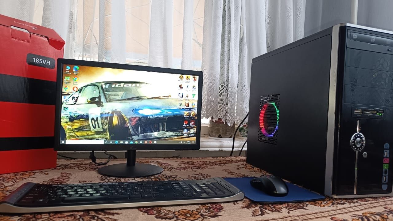 Продам ретро-игровой компьютер в полном комплекте. Новый монитор.