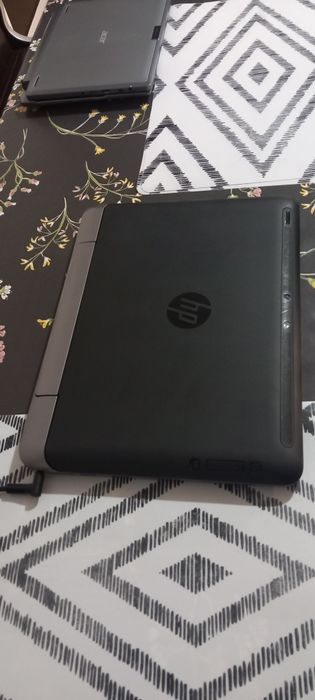 Laptop HP i5- modele office cu carti si jocuri instalate