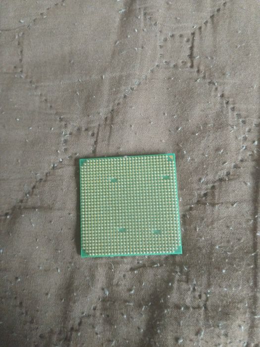 Продавам процесор AMD Athlon 64 X2 6000 сокет AM2