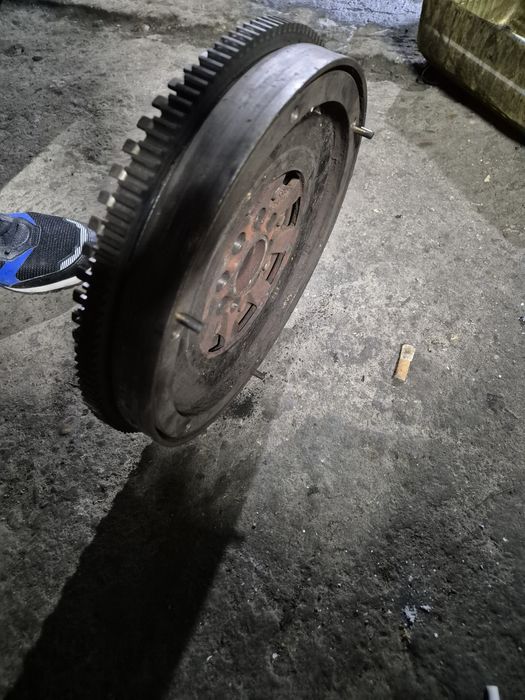 Демпферен маховик за мерцедес  спринтер ОМ646