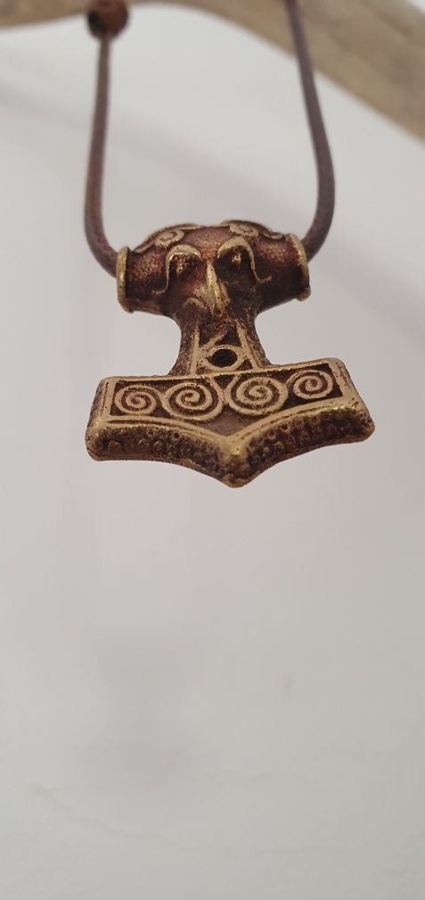 Pandantiv din bronz Mjolnir Thor s Hammer viking celtic knot