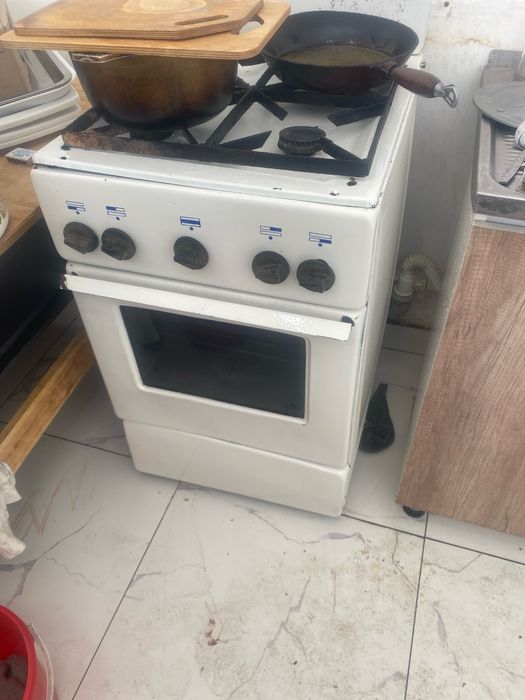Продаю газ плиту