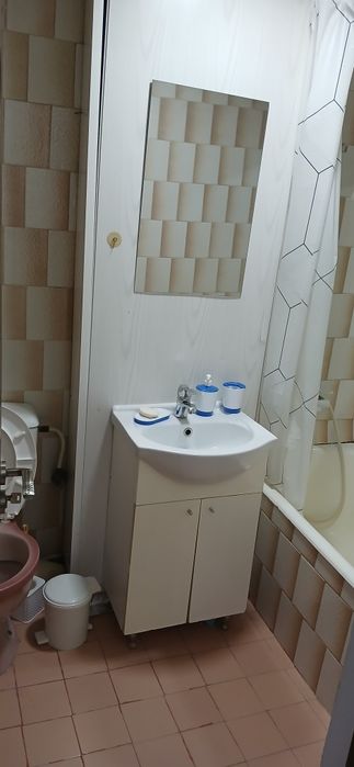 Închiriez garsoniera