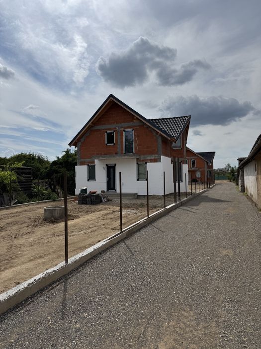 Casă nouă de vânzare Oșorhei - zonă centrală