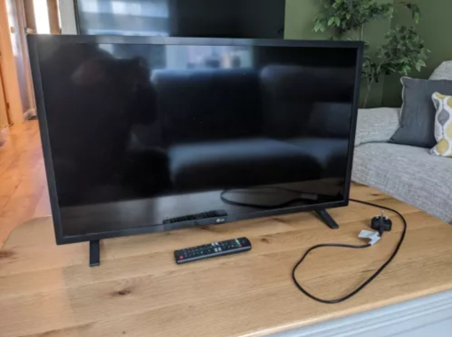 Телевизор 2023года LG 80cm SmartTV Wi-Fi YouTube