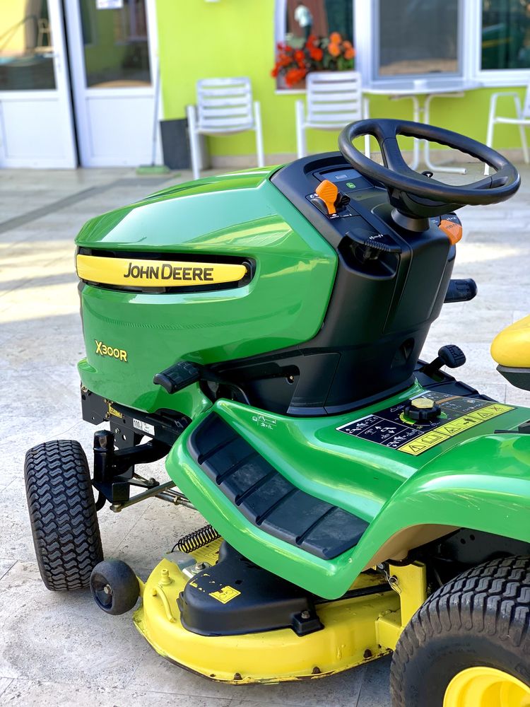 Tractoras de tuns iarba John deere Motor Kawasaki V2