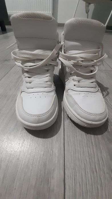 Adidasi Adidas marimea 31